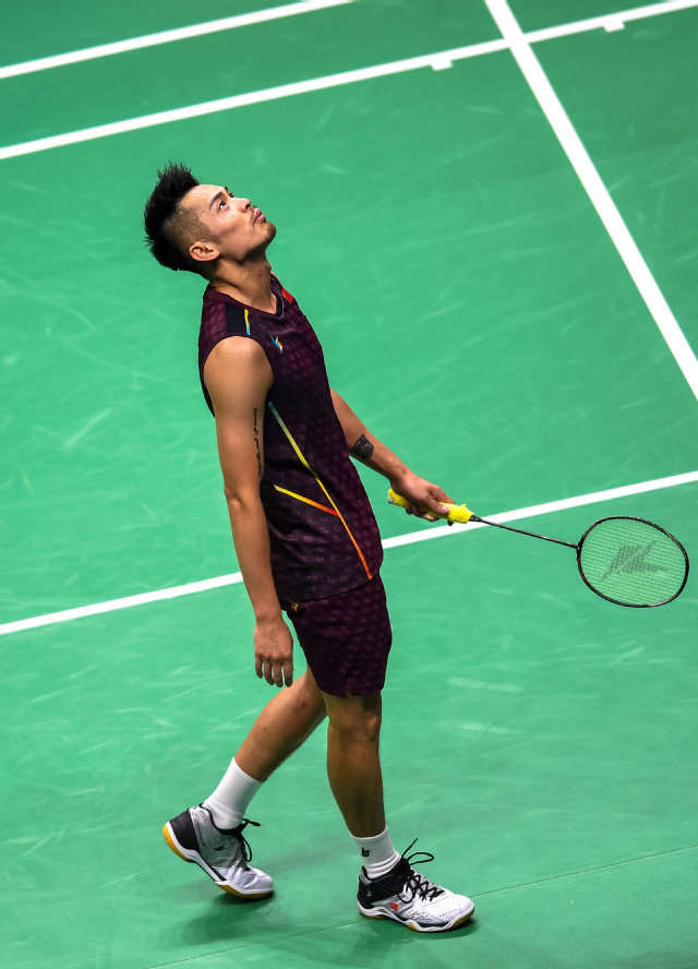 怎么看待，在硅PU球場地坪上拼搏的林丹敗給石宇奇